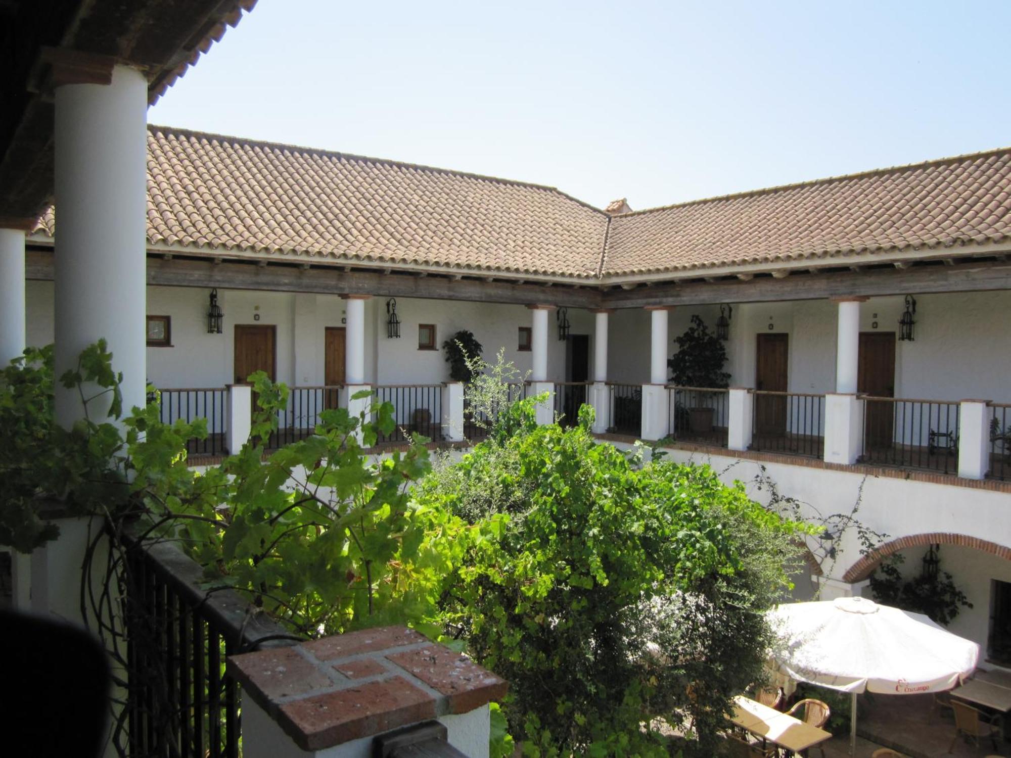 Hotel Cortijo Las Grullas Беналуп Касас Виехас Екстериор снимка