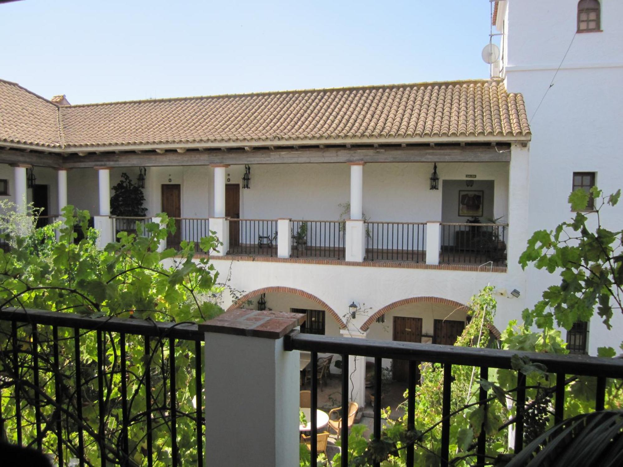Hotel Cortijo Las Grullas Беналуп Касас Виехас Екстериор снимка