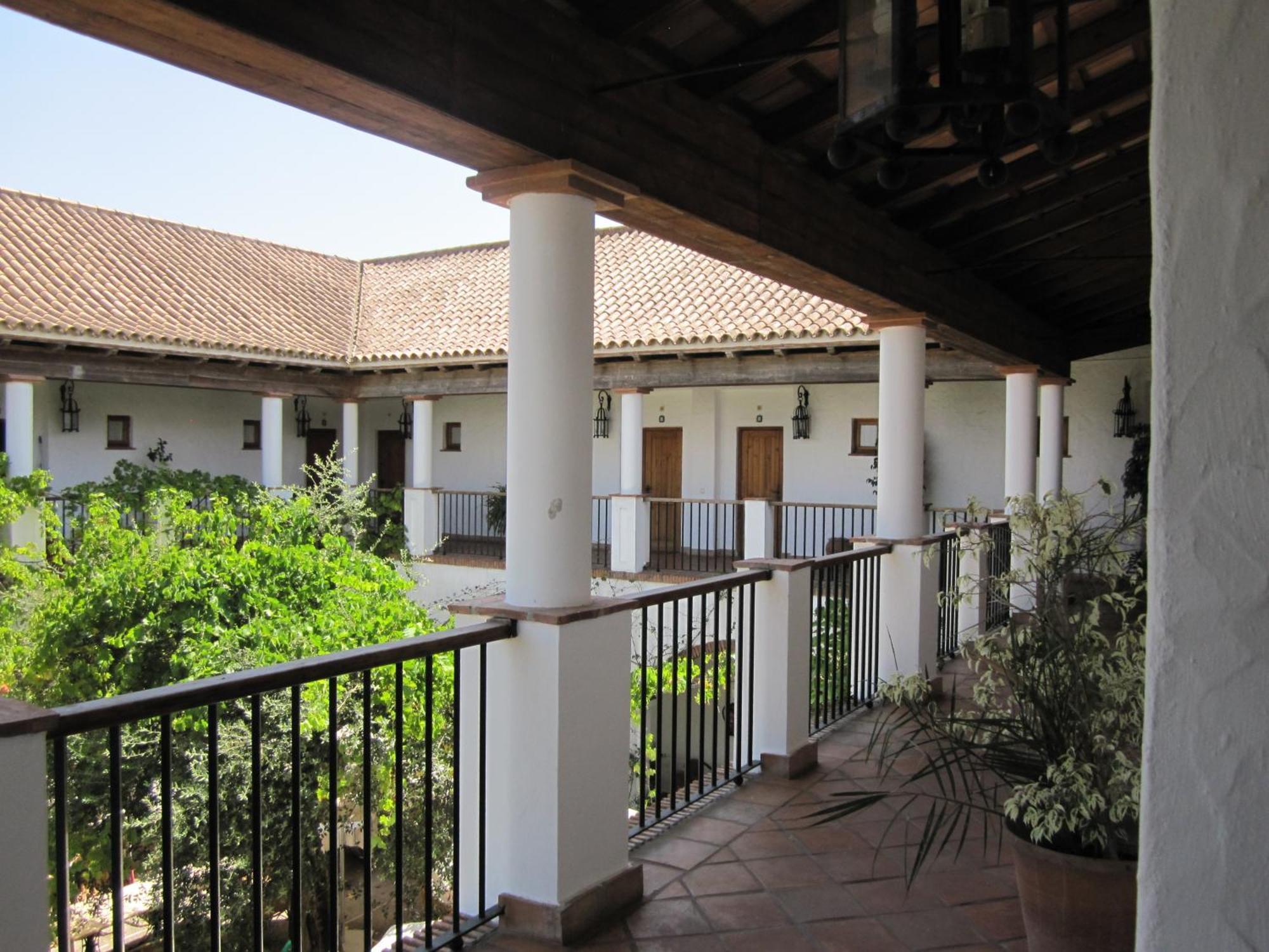 Hotel Cortijo Las Grullas Беналуп Касас Виехас Екстериор снимка