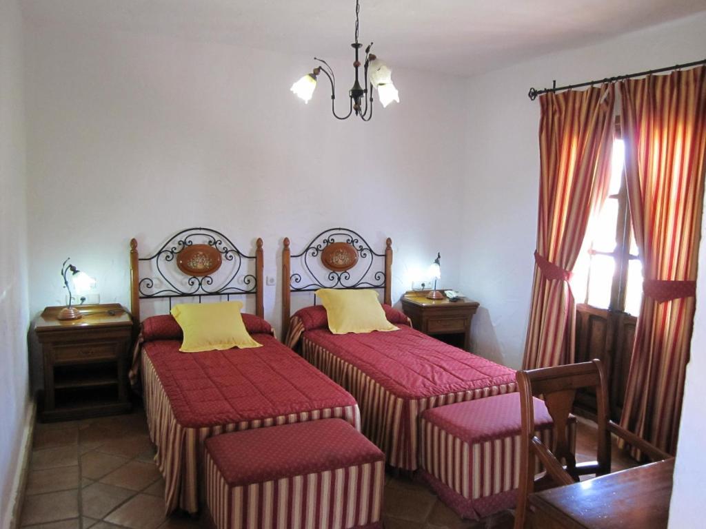 Hotel Cortijo Las Grullas Беналуп Касас Виехас Стая снимка