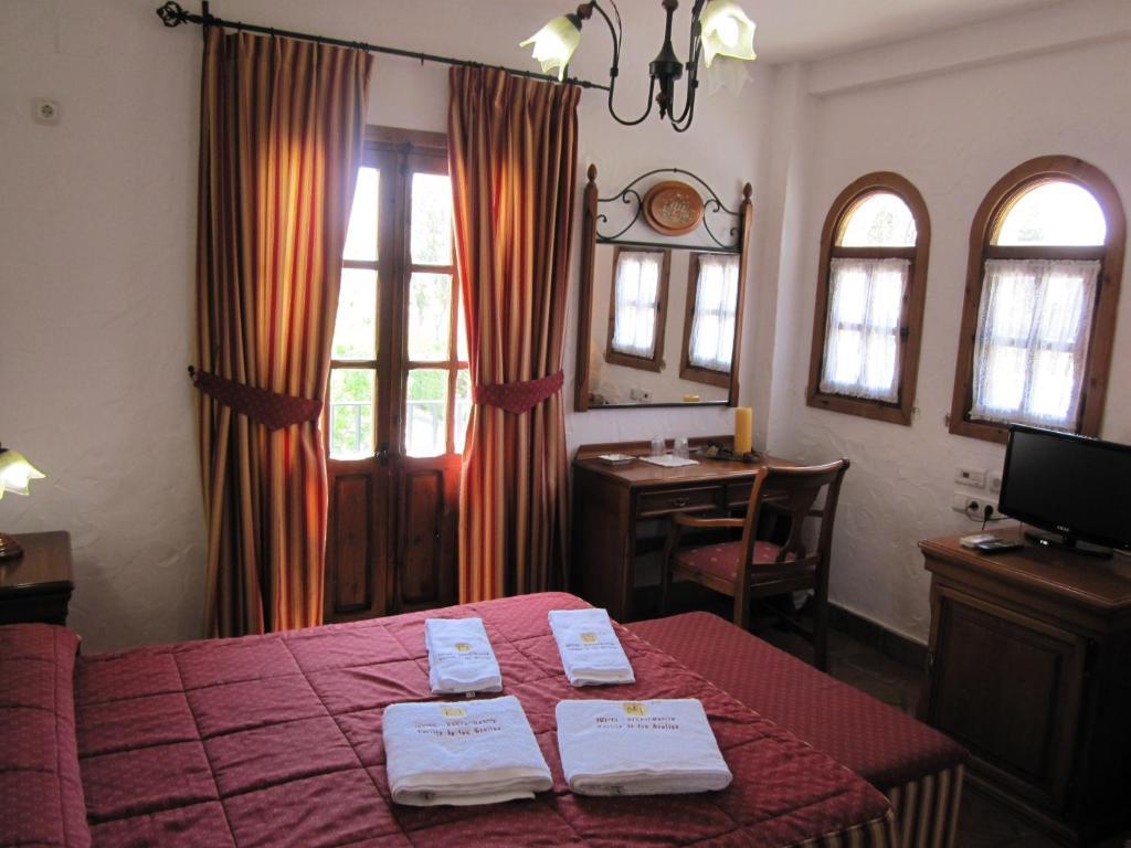 Hotel Cortijo Las Grullas Беналуп Касас Виехас Стая снимка