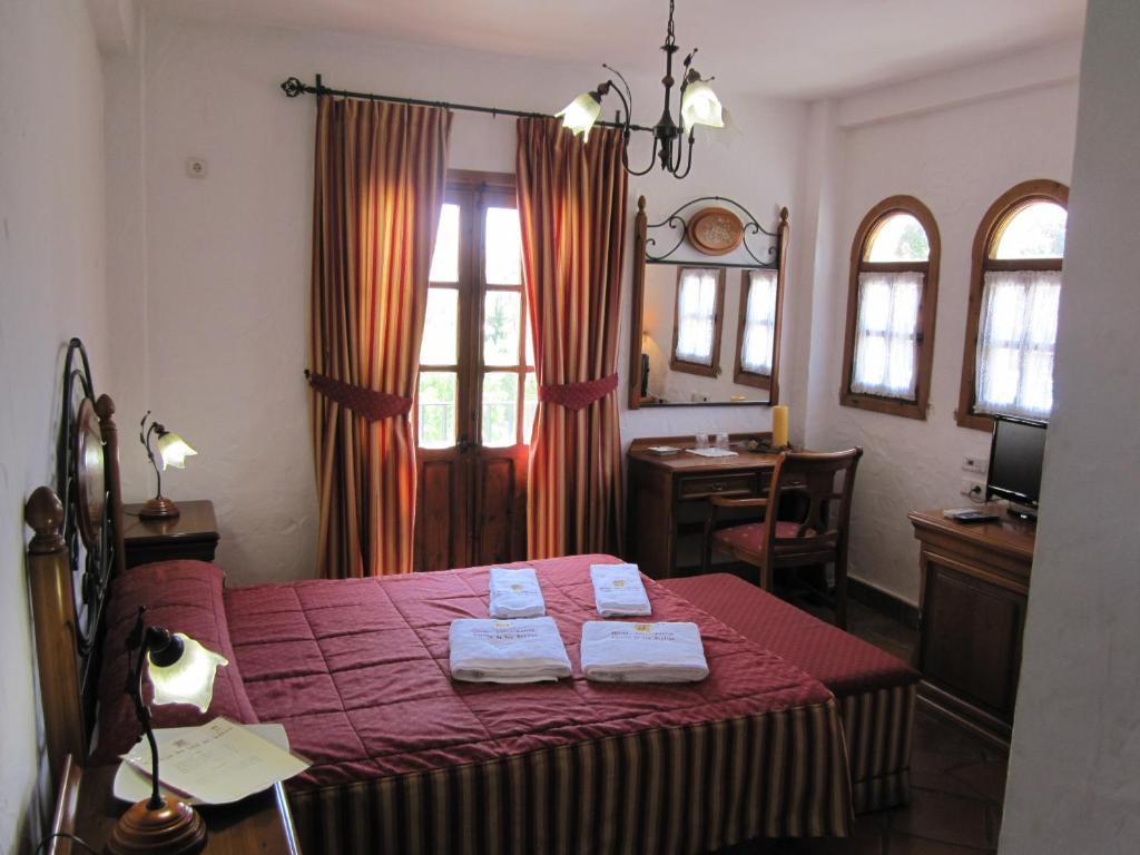 Hotel Cortijo Las Grullas Беналуп Касас Виехас Стая снимка