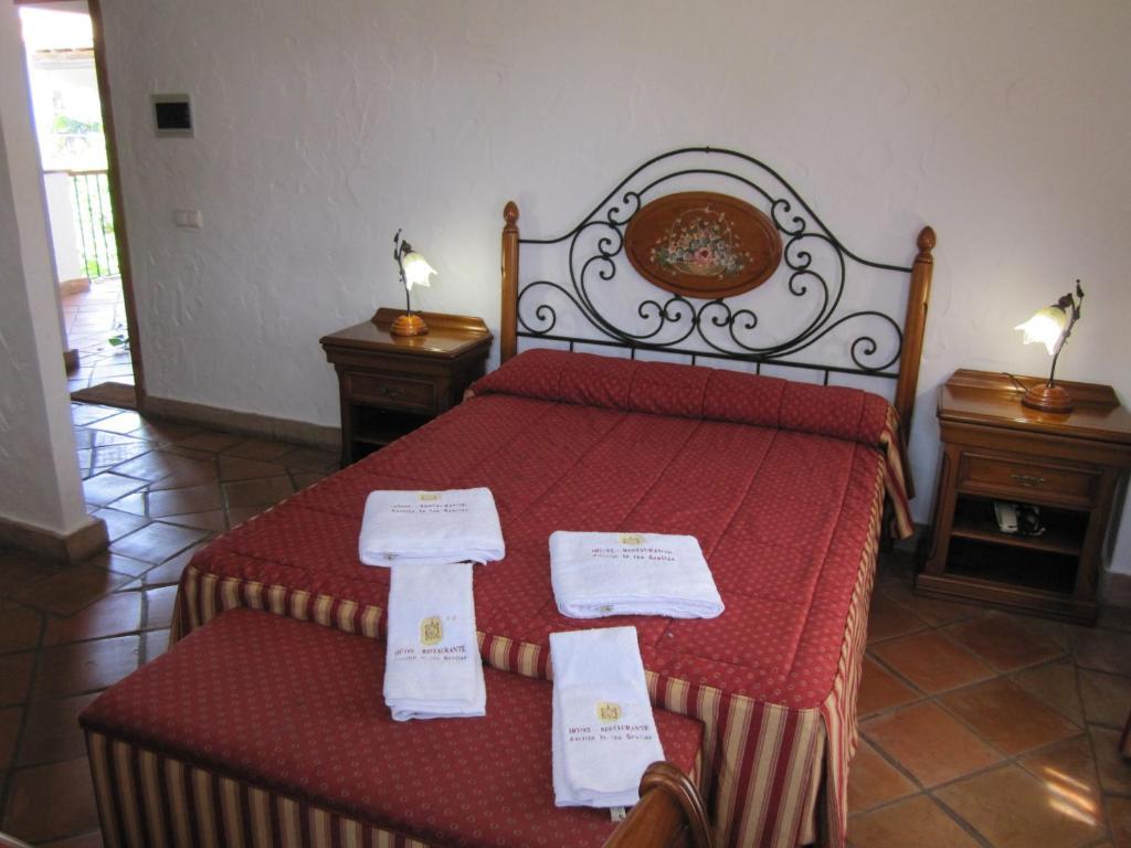 Hotel Cortijo Las Grullas Беналуп Касас Виехас Стая снимка