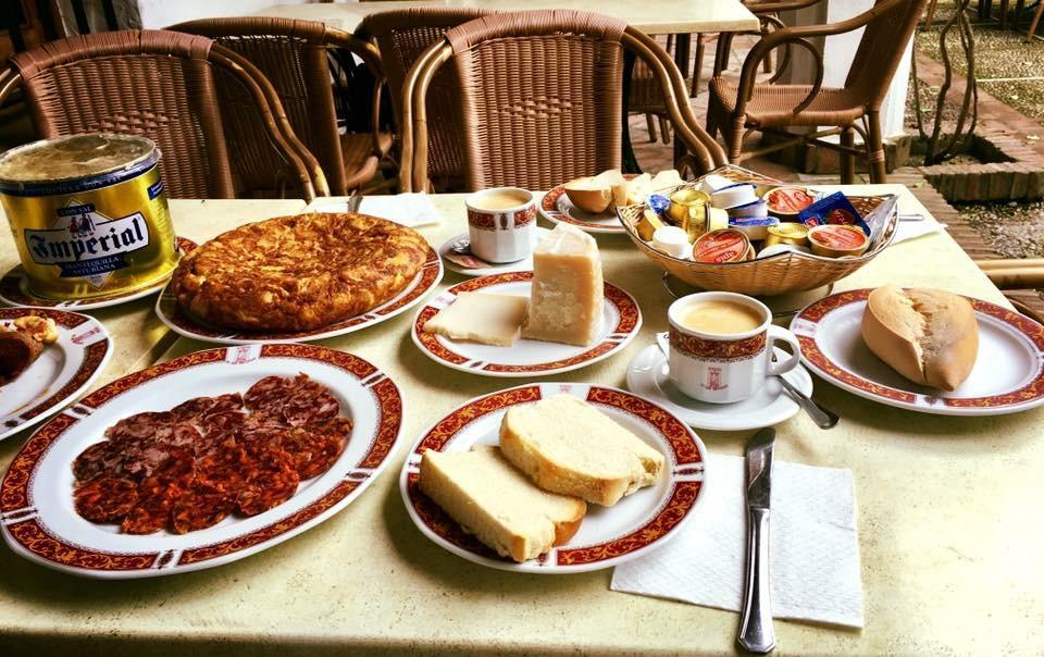 Hotel Cortijo Las Grullas Беналуп Касас Виехас Екстериор снимка